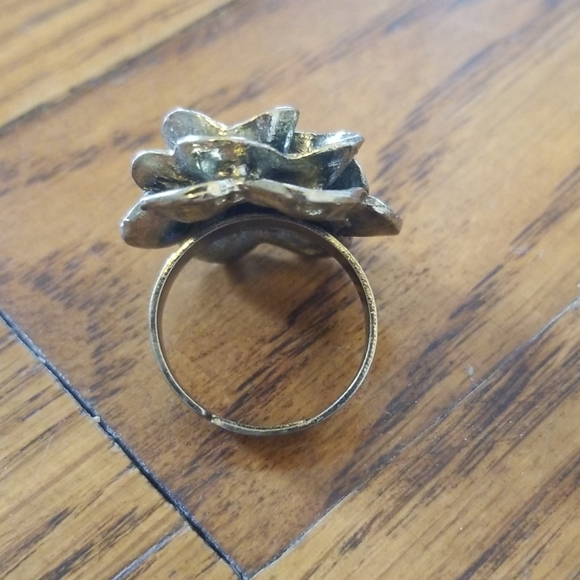 Flower Ring - Picture 2 of 3